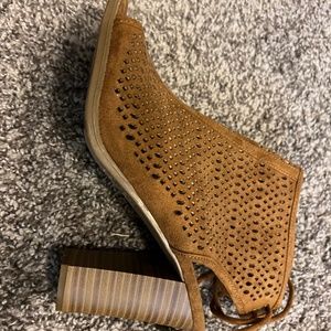 Tan lace back heel